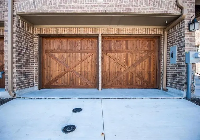 Photo 2 of Townhouse for sale at 555 Waterloo Dr, Lewisville, TX 75067 | MLS# 21228355 | Listing updated on 2026-09-08