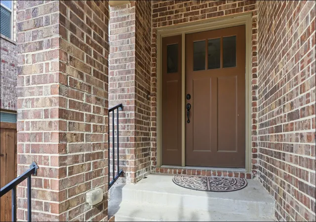 Photo 3 of Townhouse for sale at 555 Waterloo Dr, Lewisville, TX 75067 | MLS# 21228355 | Listing updated on 2026-09-08