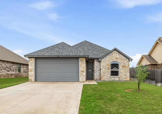 Photo 1 of Single family home for sale at 3312 Arrow Creek Dr, Granbury, TX 76049 | MLS# 21227658 | Listing updated on 2026-09-11