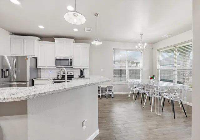 Photo 4 of Single family home for sale at 3312 Arrow Creek Dr, Granbury, TX 76049 | MLS# 21227658 | Listing updated on 2026-09-11
