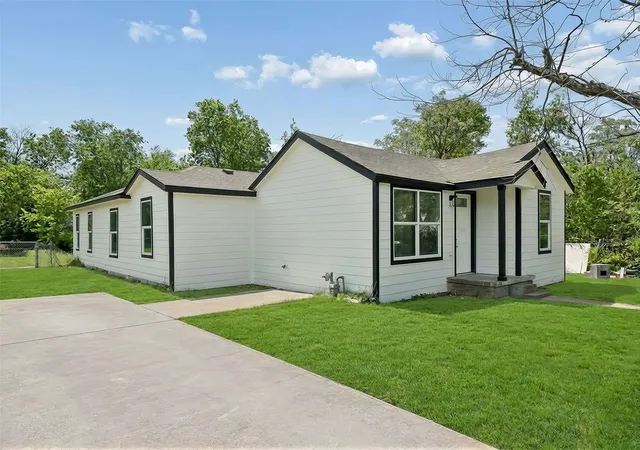 Photo 2 of Single family home for sale at 4608 Avenue G, Fort Worth, TX 76105 | MLS# 21228598 | Listing updated on 2026-08-31