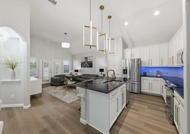 Photo 3 of Single family home for sale at 5617 Buffalo Springs Dr, Frisco, TX 75036 | MLS# 21228810 | Listing updated on 2026-09-14