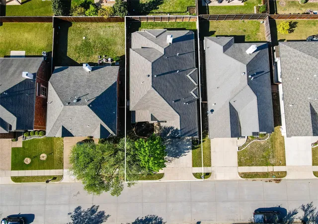 Photo 3 of Single family home for sale at 209 Park Meadows Dr, Euless, TX 76039 | MLS# 21228706 | Listing updated on 2026-08-02