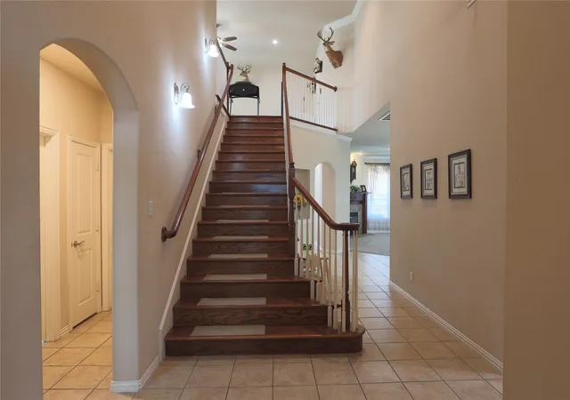 Photo 3 of Single family home for sale at 209 Park Meadows Dr, Euless, TX 76039 | MLS# 21228706 | Listing updated on 2026-08-02