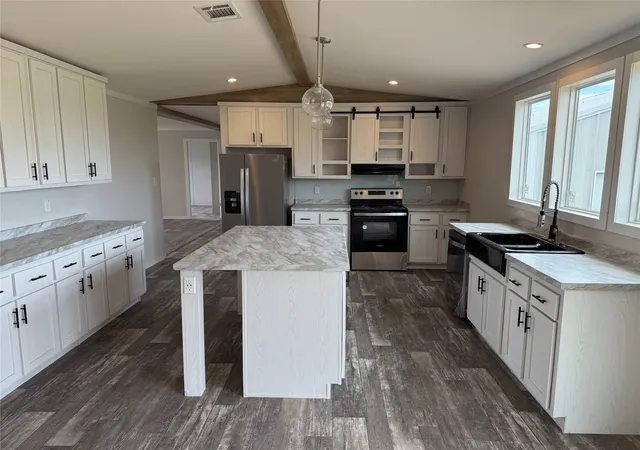 Photo 4 of Sale Pending at 163 Red Fox Ct, Weatherford, TX 76088 | MLS# 21229194 | Listing updated on 2026-10-03