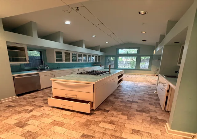 Photo 3 of Single family home for sale at 3918 Bowser Ave, Dallas, TX 75219 | MLS# 21229325 | Listing updated on 2026-08-02