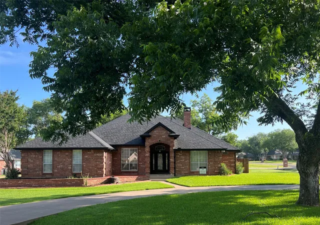 Photo 1 of Single family home for sale at 9219 Hanging Moss Dr, Granbury, TX 76049 | MLS# 21219010 | Listing updated on 2026-07-31