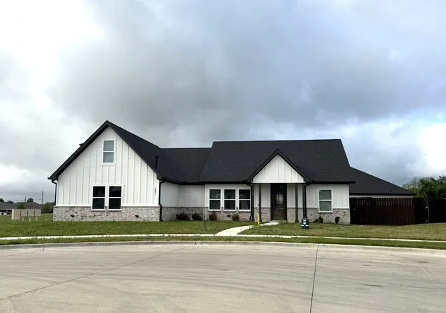 Photo 1 of Single family home for sale at 201 Bluff Ct, Godley, TX 76044 | MLS# 21229990 | Listing updated on 2026-07-31
