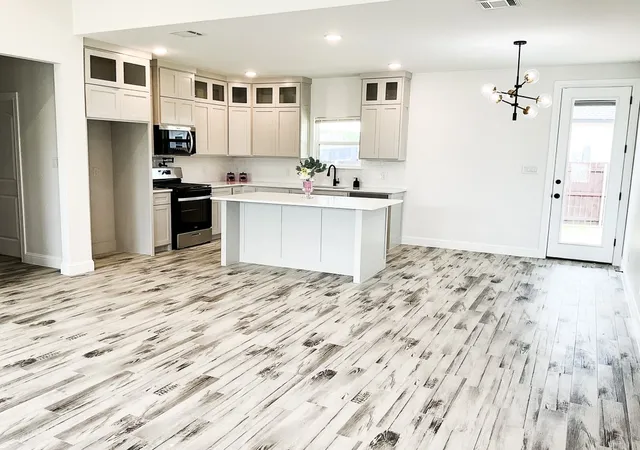 Photo 3 of Single family home for sale at 201 Bluff Ct, Godley, TX 76044 | MLS# 21229990 | Listing updated on 2026-07-31