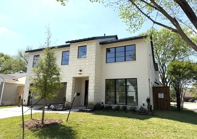 Photo 1 of Sale Pending at 4347 Delmar Ave, Dallas, TX 75206 | MLS# 21229538 | Listing updated on 2026-09-15