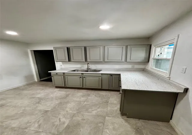 Photo 4 of Single family home for sale at 4247 Summitt Rdg, Dallas, TX 75216 | MLS# 21230332 | Listing updated on 2026-07-30