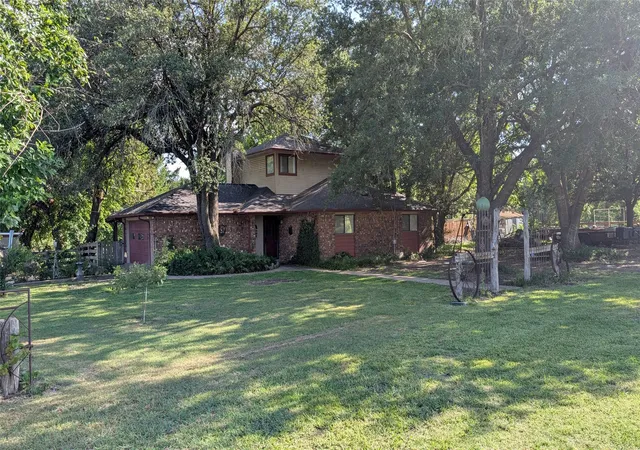 Photo 2 of Sale Pending at 304 Becky Ln, Waxahachie, TX 75165 | MLS# 21229993 | Listing updated on 2026-07-28