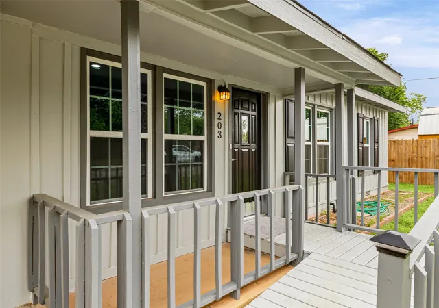 Photo 1 of Single family home for sale at 203 S Lancaster St, Granbury, TX 76048 | MLS# 21228520 | Listing updated on 2026-09-07