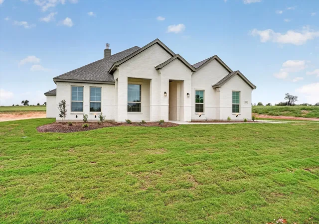 Photo 3 of Sale Pending at 504 Clifton Ct, Springtown, TX 76082 | MLS# 21230896 | Listing updated on 2026-09-09