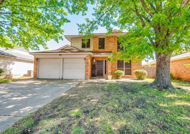 Photo 1 of Sale Pending at 627 Lemon Dr, Arlington, TX 76018 | MLS# 21231833 | Listing updated on 2026-09-09
