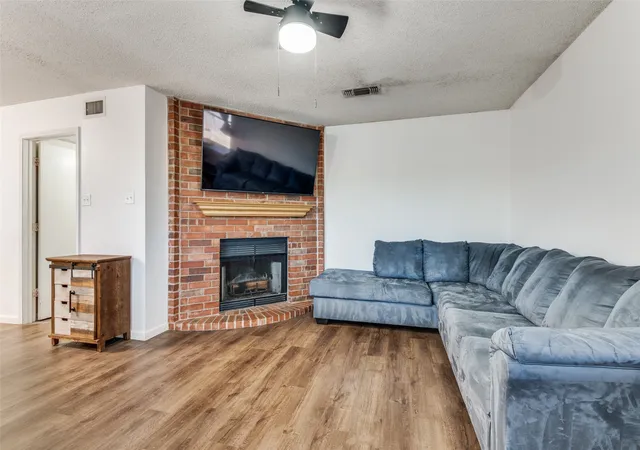 Photo 3 of Sale Pending at 627 Lemon Dr, Arlington, TX 76018 | MLS# 21231833 | Listing updated on 2026-09-09