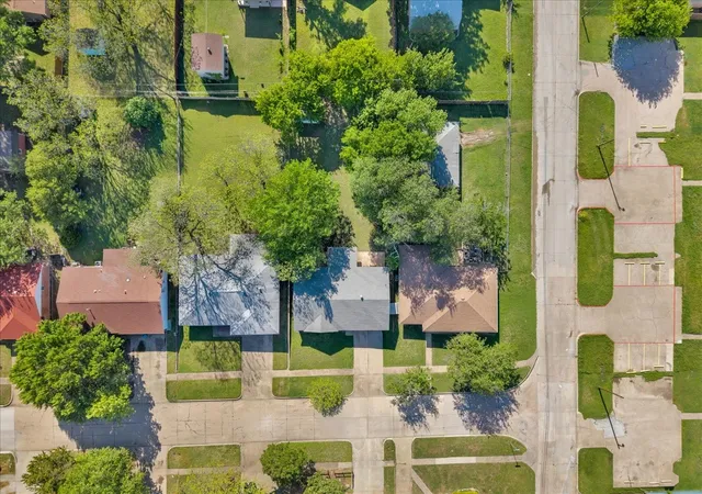 Photo 2 of Sale Pending at 905 Se 3rd St, Grand Prairie, TX 75051 | MLS# 21226320 | Listing updated on 2026-09-08