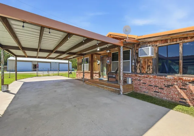 Photo 3 of Single family home for sale at 4513 Chapel Rd, Graham, TX 76450 | MLS# 21199982 | Listing updated on 2026-09-29