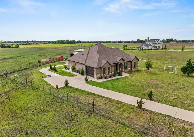 Photo 3 of Single family home for sale at 6301 Connie Ln, Rockwall, TX 75032 | MLS# 21230241 | Listing updated on 2026-07-30