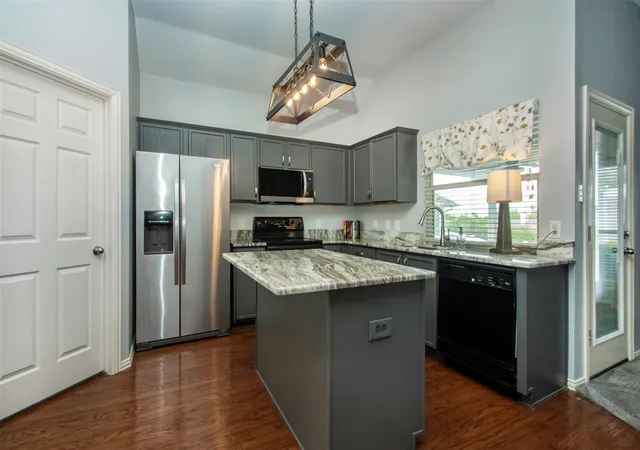 Photo 3 of Single family home for sale at 510 Creekside Dr, Anna, TX 75409 | MLS# 21230941 | Listing updated on 2026-09-30