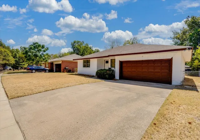 Photo 3 of Single family home for sale at 6540 Seco Blvd, Dallas, TX 75217 | MLS# 21232693 | Listing updated on 2026-09-14