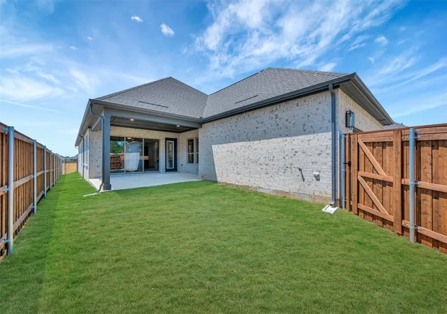 Photo 2 of Single family home for sale at 2097 Pine Grove Ln, Arlington, TX 76005 | MLS# 21232991 | Listing updated on 2026-10-04
