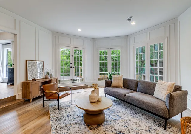 Photo 2 of Single family home for sale at 9122 Cochran Heights Dr, Dallas, TX 75220 | MLS# 21231653 | Listing updated on 2026-07-31
