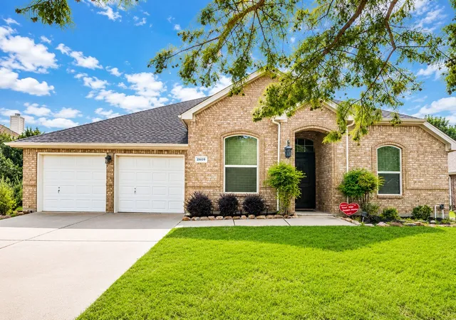 Photo 1 of Single family home for sale at 2609 Valencia Ln, Denton, TX 76210 | MLS# 21233213 | Listing updated on 2026-10-07