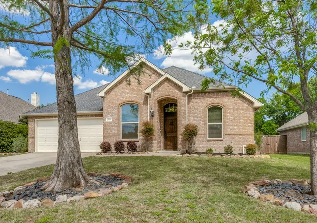 Photo 3 of Single family home for sale at 2609 Valencia Ln, Denton, TX 76210 | MLS# 21233213 | Listing updated on 2026-10-07