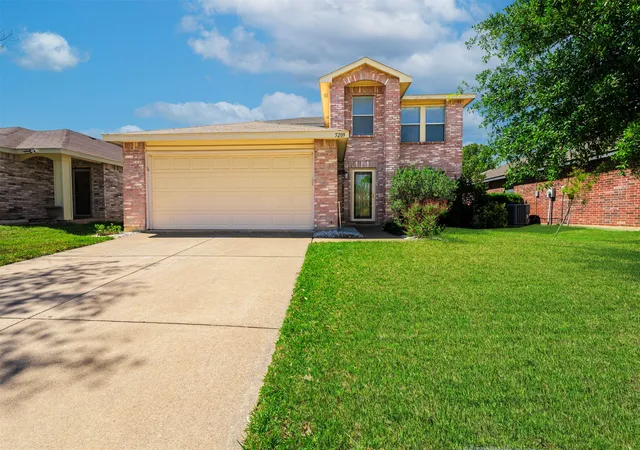 Photo 1 of Single family home for sale at 5209 Prestwick Dr, Fort Worth, TX 76135 | MLS# 21233006 | Listing updated on 2026-09-11