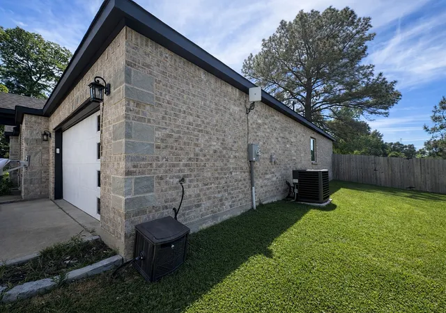 Photo 3 of Single family home for sale at 211 Kelly Ln, Kemp, TX 75143 | MLS# 21232906 | Listing updated on 2026-09-10