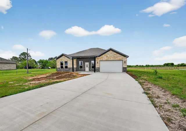 Photo 2 of Sale Pending at 4510 County Road 307, Grandview, TX 76050 | MLS# 21232105 | Listing updated on 2026-09-15
