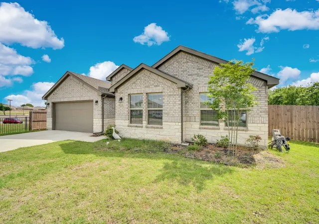 Photo 1 of Single family home for sale at 500 Jolie Ct, Joshua, TX 76058 | MLS# 21233585 | Listing updated on 2026-09-11