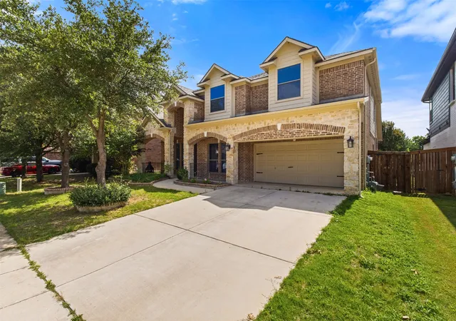 Photo 2 of Single family home for sale at 973 Tara Dr, Burleson, TX 76028 | MLS# 21233590 | Listing updated on 2026-09-14