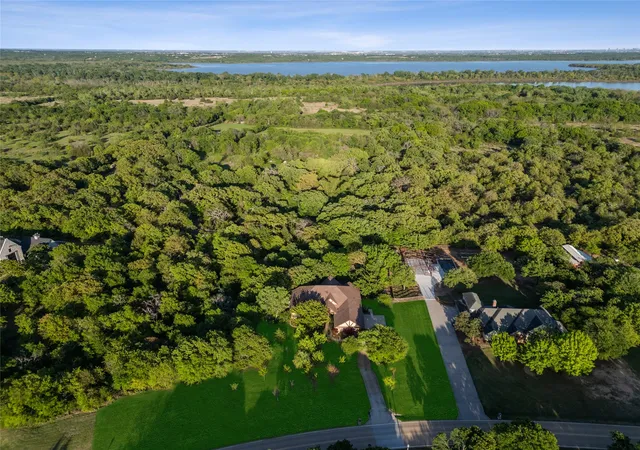 Photo 3 of Single family home for sale at 1402 Lakeview Blvd, Denton, TX 76208 | MLS# 21230960 | Listing updated on 2026-09-12