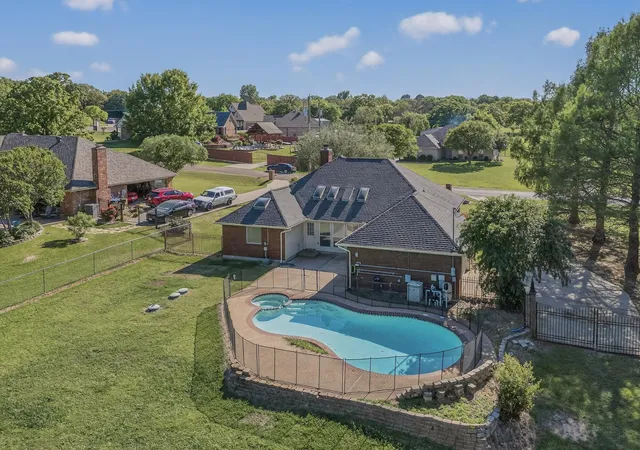 Photo 2 of Single family home for sale at 2601 Trail Tree Ct, Burleson, TX 76028 | MLS# 21233828 | Listing updated on 2026-09-30