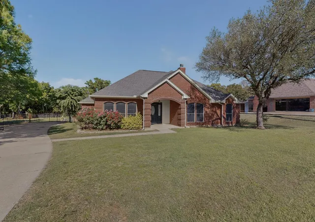 Photo 3 of Single family home for sale at 2601 Trail Tree Ct, Burleson, TX 76028 | MLS# 21233828 | Listing updated on 2026-09-30