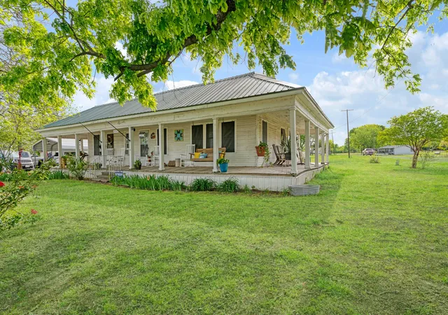 Photo 2 of Sale Pending at 25099 Farm Road 137, Petty, TX 75470 | MLS# 21234044 | Listing updated on 2026-09-11