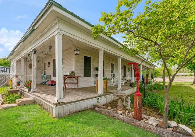 Photo 3 of Sale Pending at 25099 Farm Road 137, Petty, TX 75470 | MLS# 21234044 | Listing updated on 2026-09-11