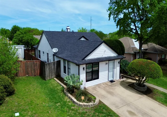 Photo 1 of Single family home for sale at 225 California Dr, Glenn Heights, TX 75154 | MLS# 21231579 | Listing updated on 2026-09-21