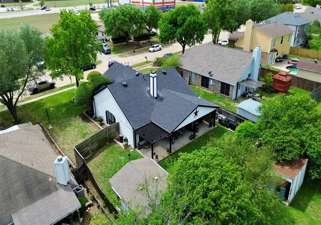 Photo 4 of Single family home for sale at 225 California Dr, Glenn Heights, TX 75154 | MLS# 21231579 | Listing updated on 2026-09-21