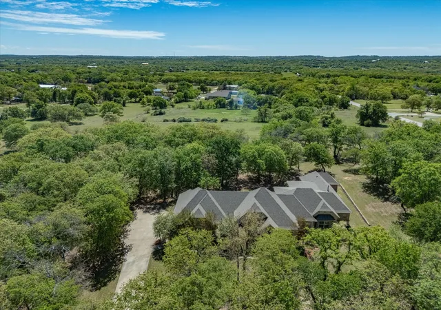 Photo 4 of Single family home for sale at 104 Lariat Ct, Azle, TX 76020 | MLS# 21232281 | Listing updated on 2026-09-04