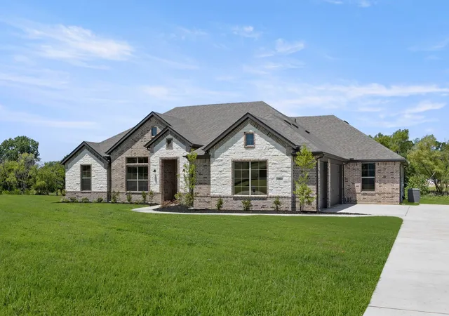 Photo 2 of Sale Pending at 23 Old Crow Rd, Joshua, TX 76058 | MLS# 21234085 | Listing updated on 2026-09-12