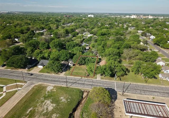 Photo 1 of Sale Pending at 484 S Dewey Ave, Sherman, TX 75090 | MLS# 21234099 | Listing updated on 2026-09-28