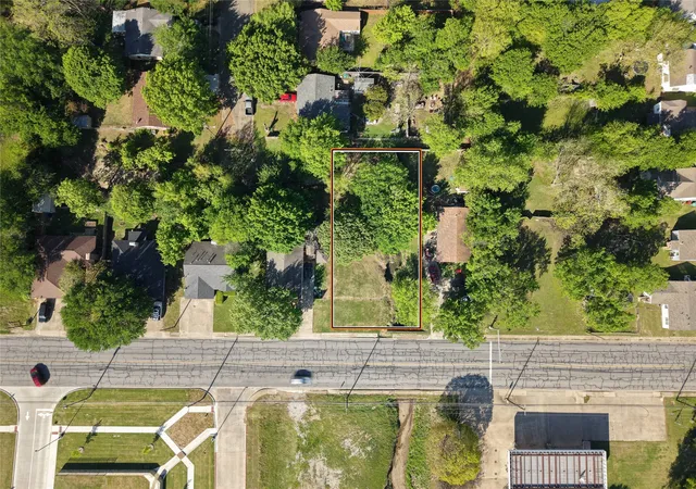Photo 2 of Sale Pending at 484 S Dewey Ave, Sherman, TX 75090 | MLS# 21234099 | Listing updated on 2026-09-28