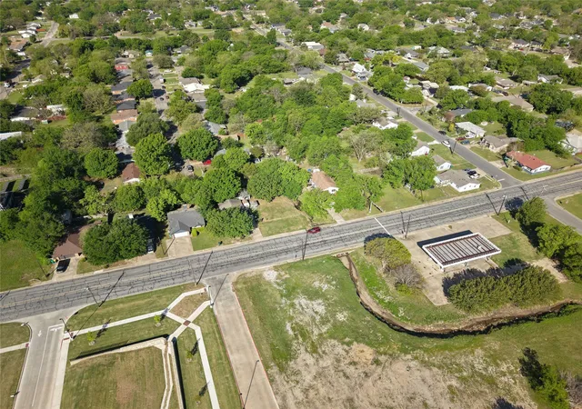 Photo 3 of Sale Pending at 484 S Dewey Ave, Sherman, TX 75090 | MLS# 21234099 | Listing updated on 2026-09-28