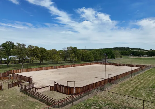 Photo 3 of Single family home for sale at 990 Doss Rd, Millsap, TX 76066 | MLS# 21226498 | Listing updated on 2026-09-28