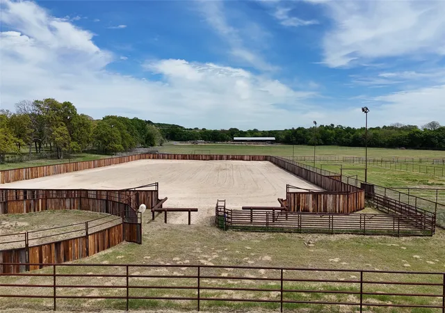 Photo 4 of Single family home for sale at 990 Doss Rd, Millsap, TX 76066 | MLS# 21226498 | Listing updated on 2026-09-28
