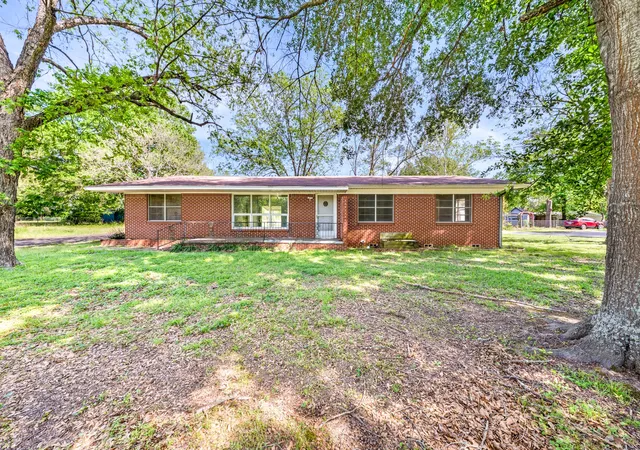 Photo 3 of Single family home for sale at 801 N Winnsboro St, Quitman, TX 75783 | MLS# 21234700 | Listing updated on 2026-09-24