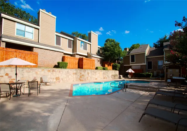 Photo 2 of Condo for sale at 2121 Park Willow Ln #C, Arlington, TX 76011 | MLS# 21234596 | Listing updated on 2026-09-14